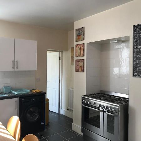 Welcoming spacious 2-bedroom house in St Helens St Helens  Buitenkant foto