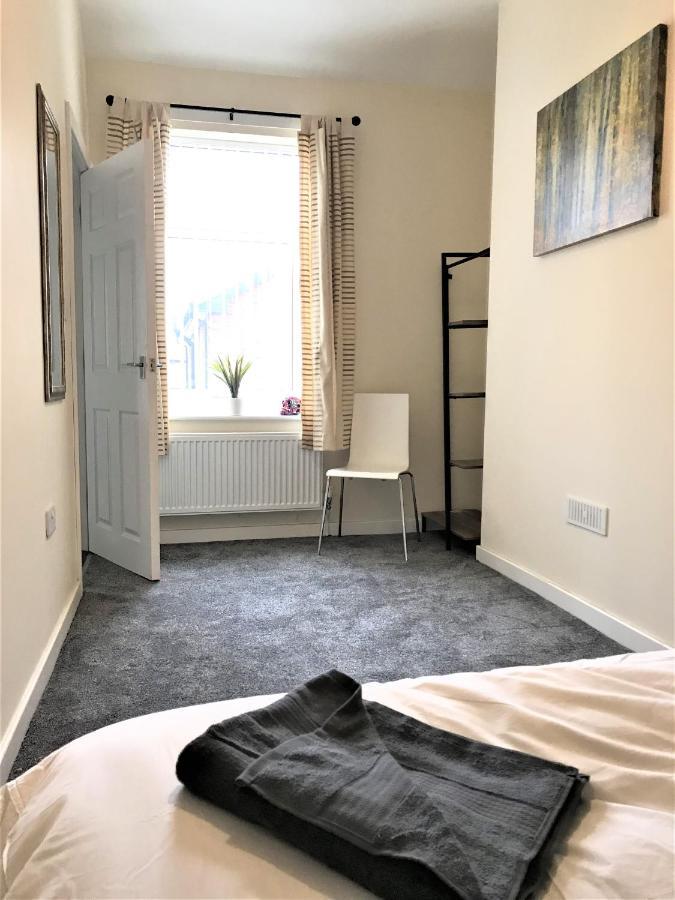 Welcoming spacious 2-bedroom house in St Helens St Helens  Buitenkant foto
