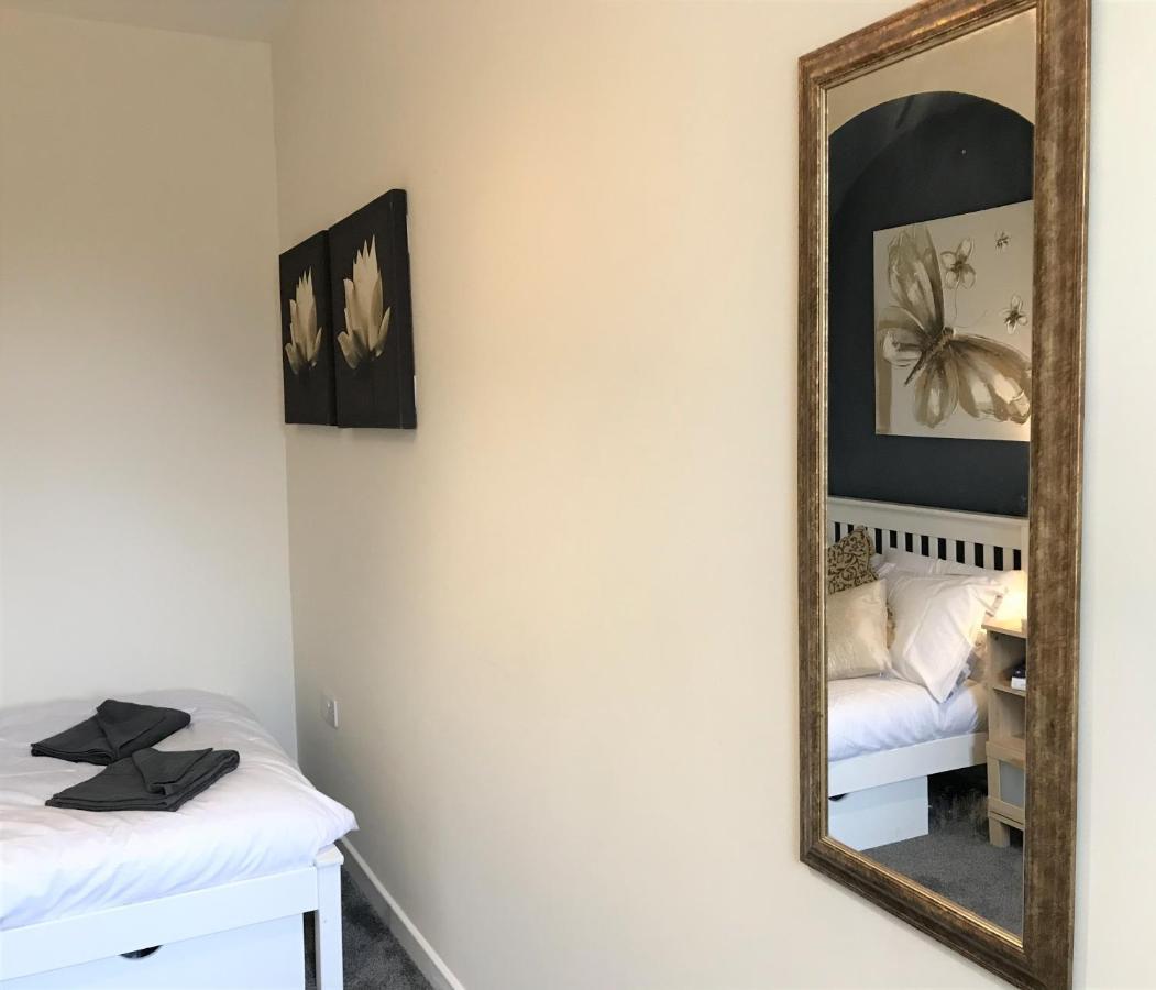 Welcoming spacious 2-bedroom house in St Helens St Helens  Buitenkant foto