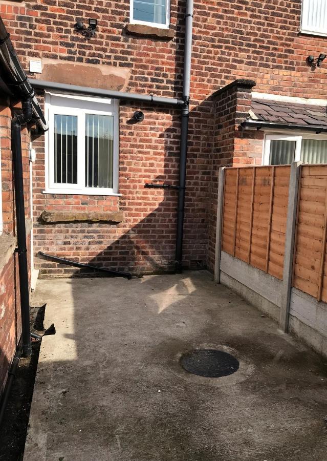 Welcoming spacious 2-bedroom house in St Helens St Helens  Buitenkant foto